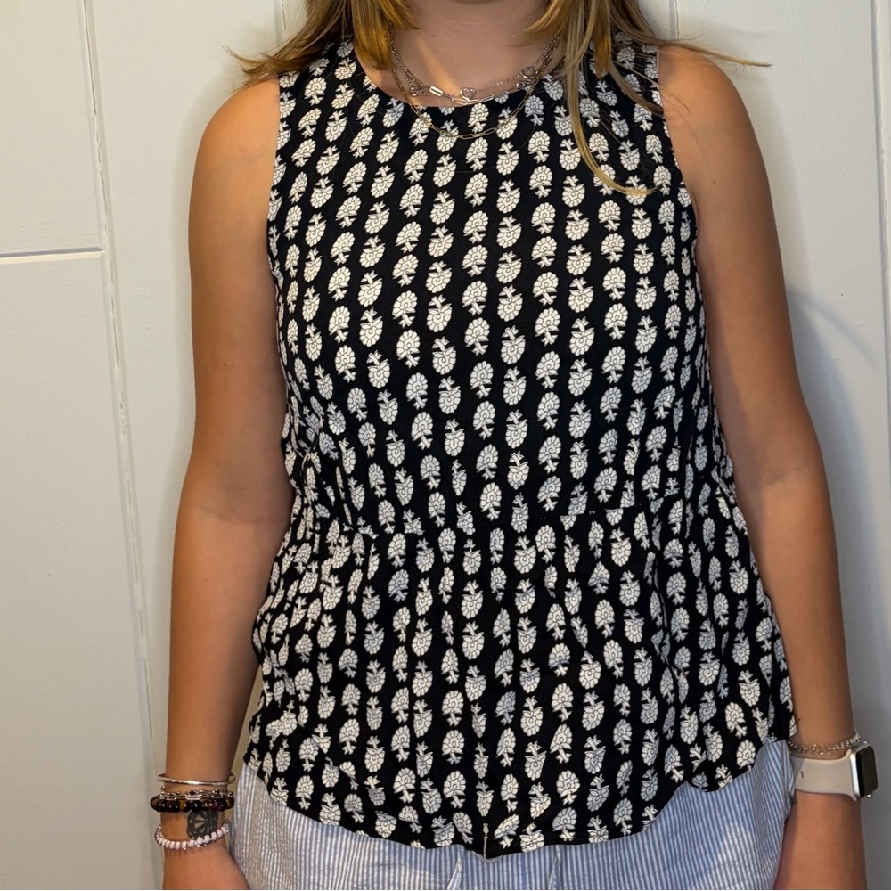 NWT! Black and White Sleeveless Top